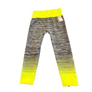 Performance Seamless Capri Leggings one size